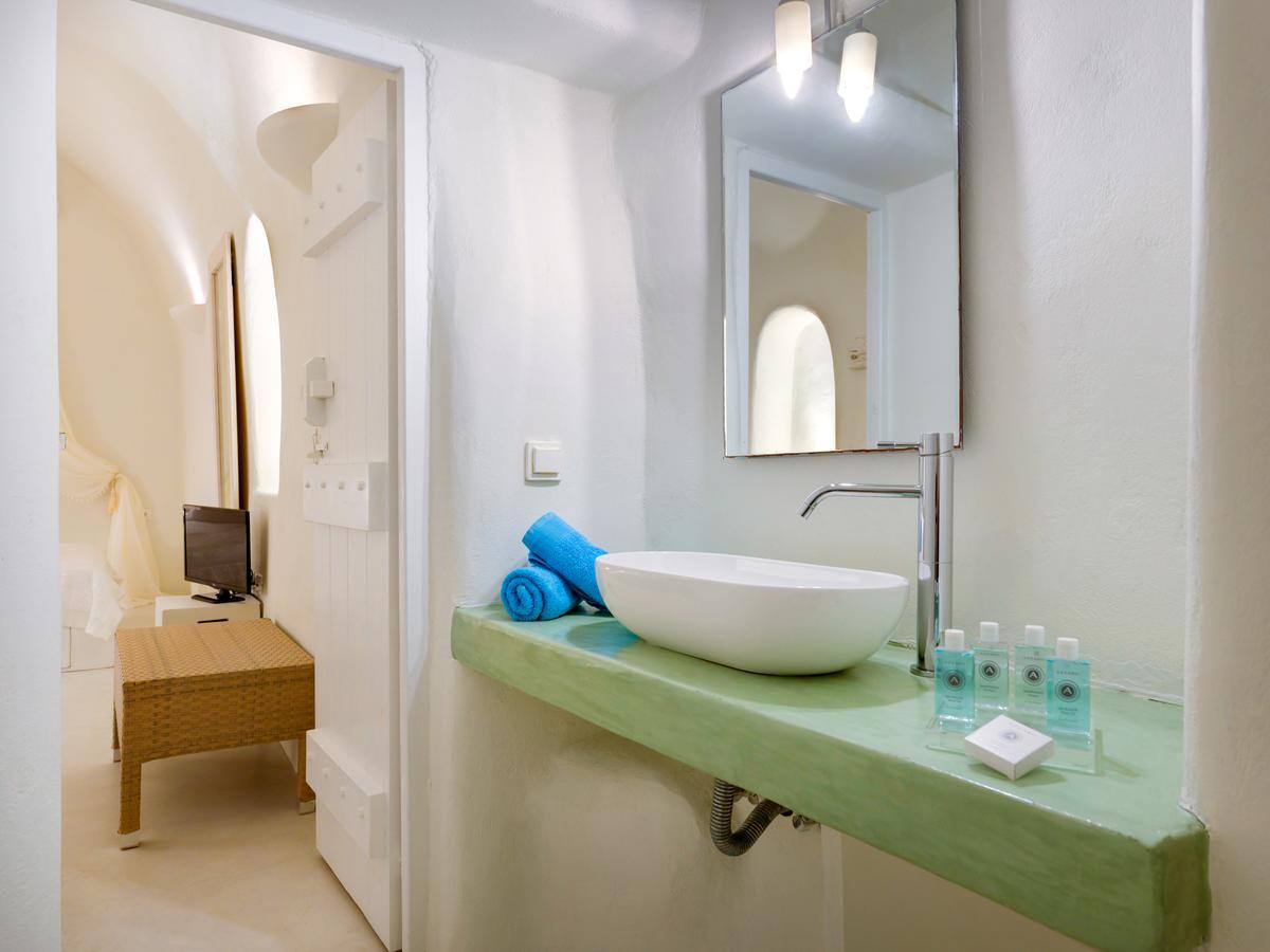Christina's Cave House * Fira (Santorini)
