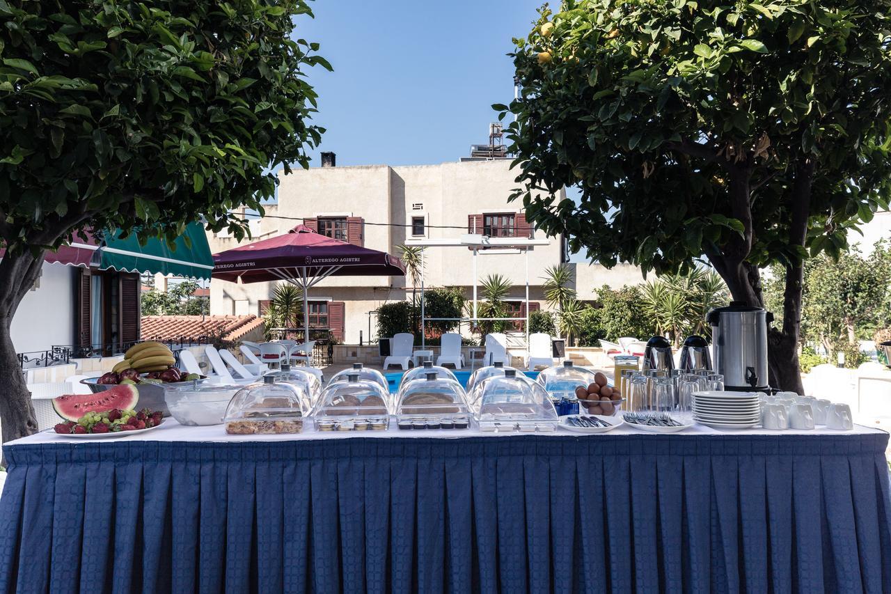 Yianna Hotel 2*