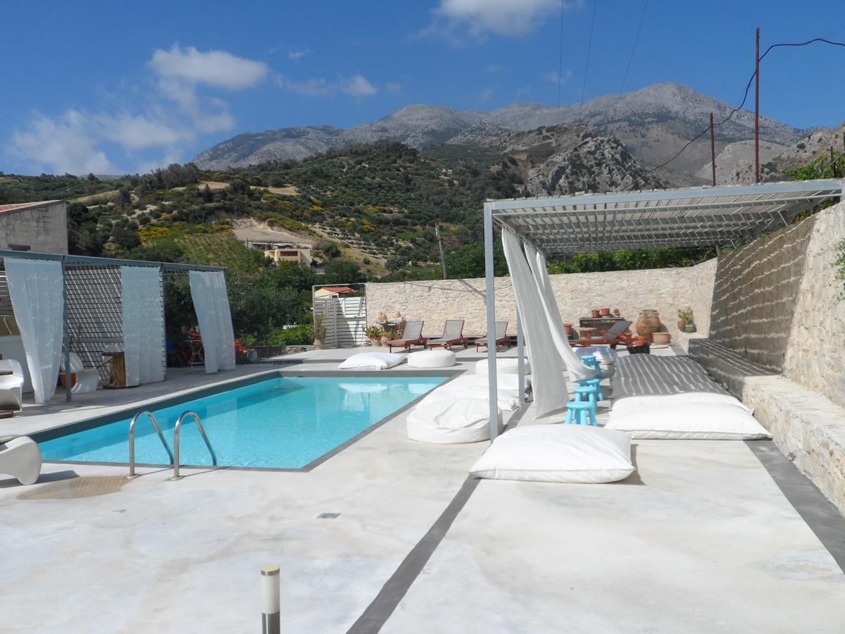 Pervola Petit Aparthotel 3*