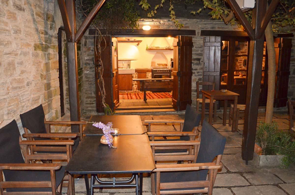 Fyloma With 5 Bedrooms Guest house