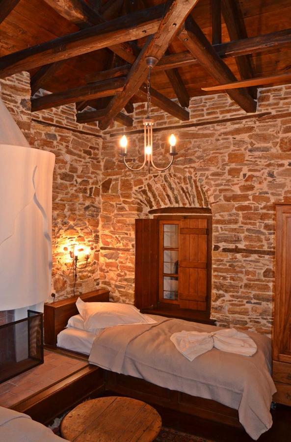 Fyloma With 5 Bedrooms