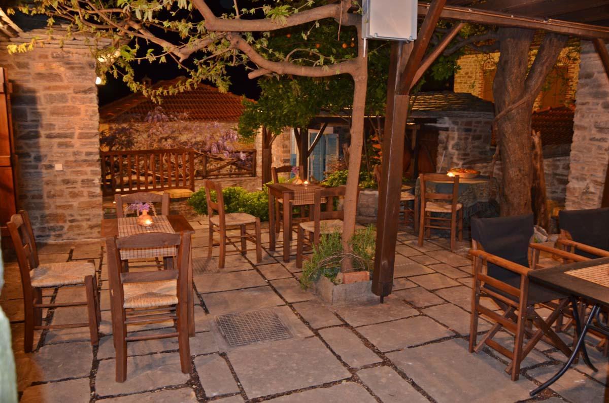 Fyloma With 5 Bedrooms Guest house