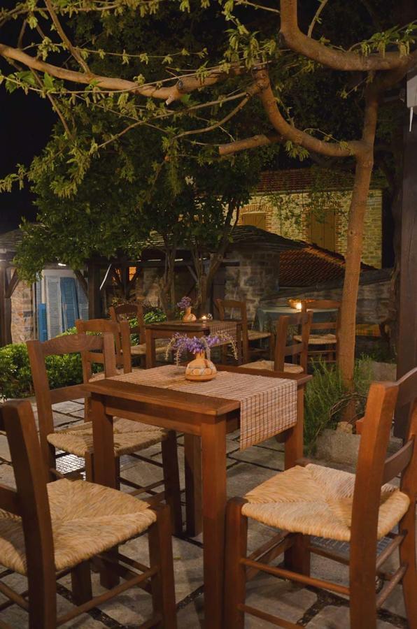 Fyloma With 5 Bedrooms Guest house