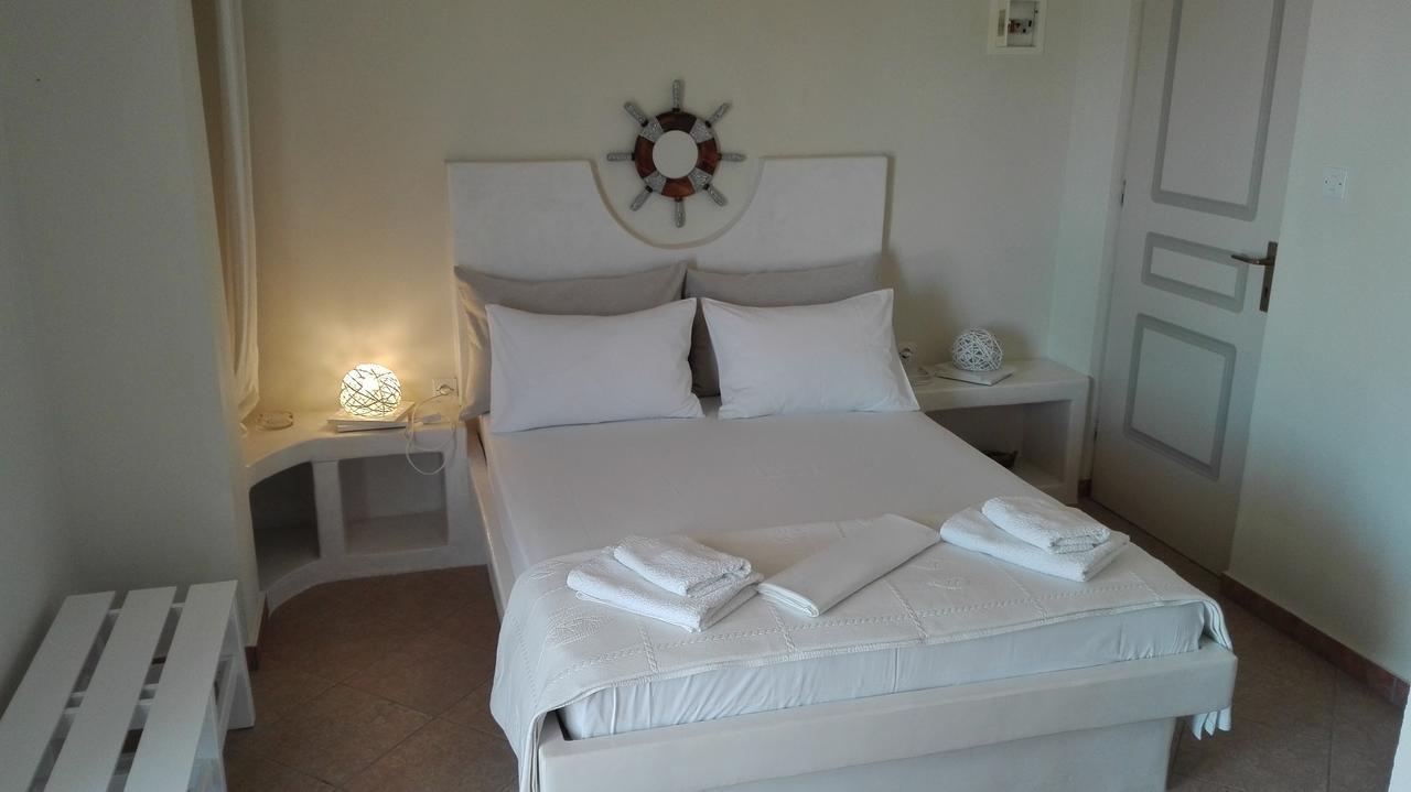 Oceanis Adamantas (Milos)