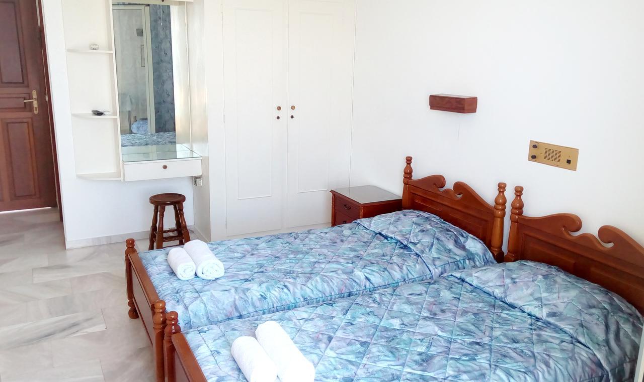 Hotel Theris *