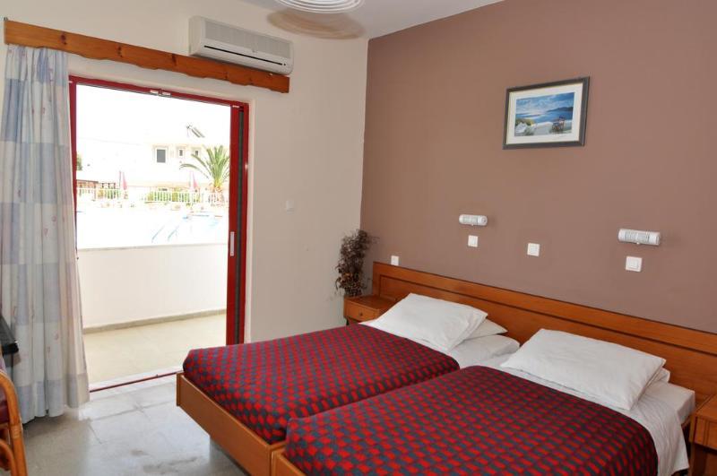 Popi Hotel 2*