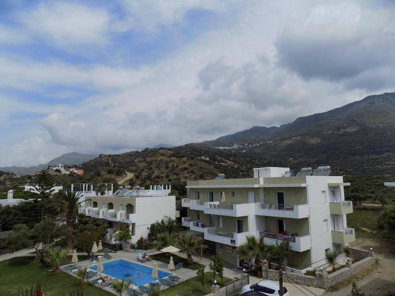 Manolis Aparthotel 3*