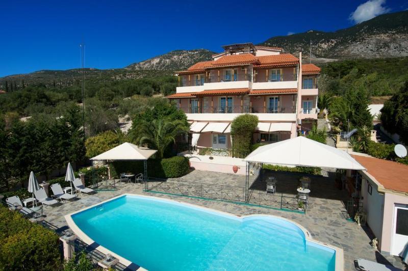Hotel Nostos 3*
