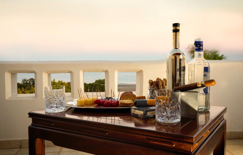 Villa Antonoglou - Waterfront Luxury Retreat