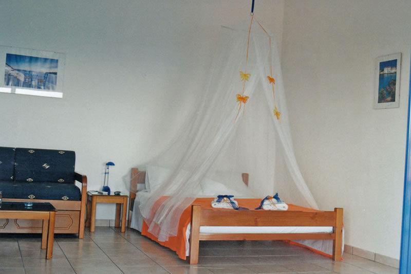 Avra Aparthotel Akhladheri
