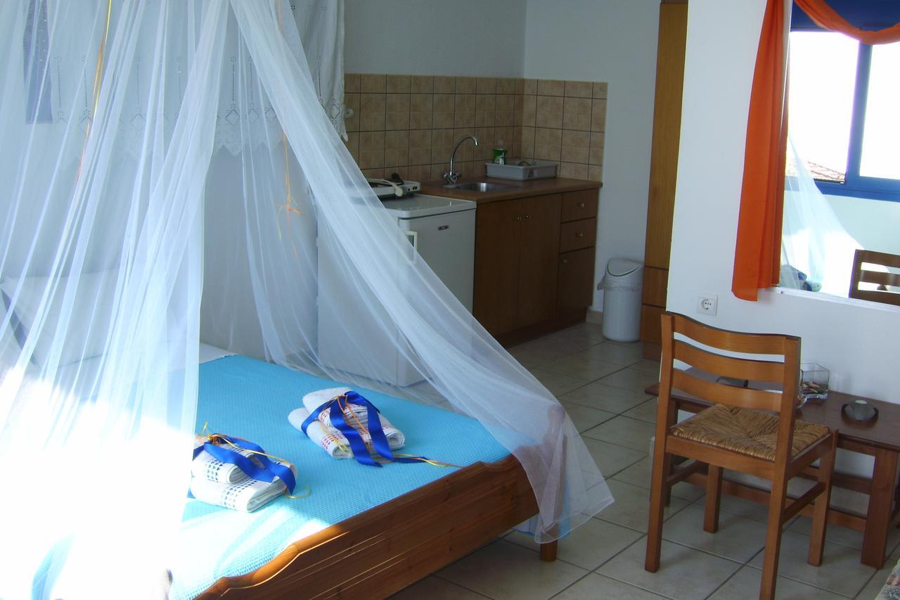 Avra Aparthotel 3*