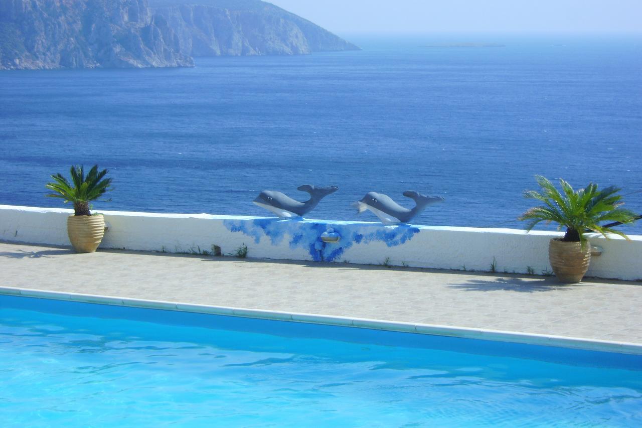 Avra Aparthotel Akhladheri