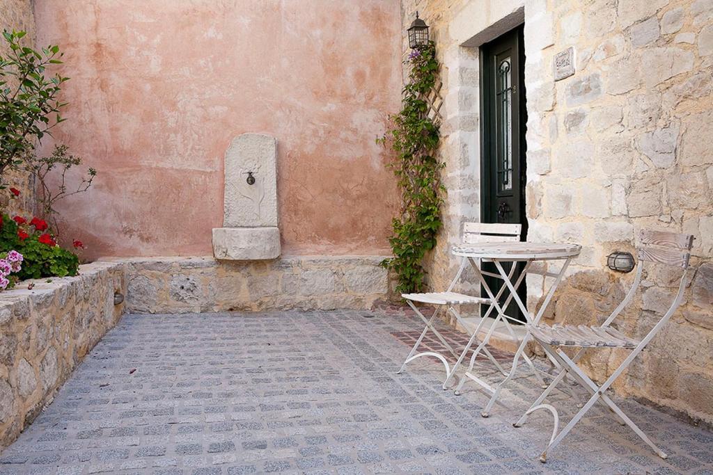 Traditional Apartment Kastellos