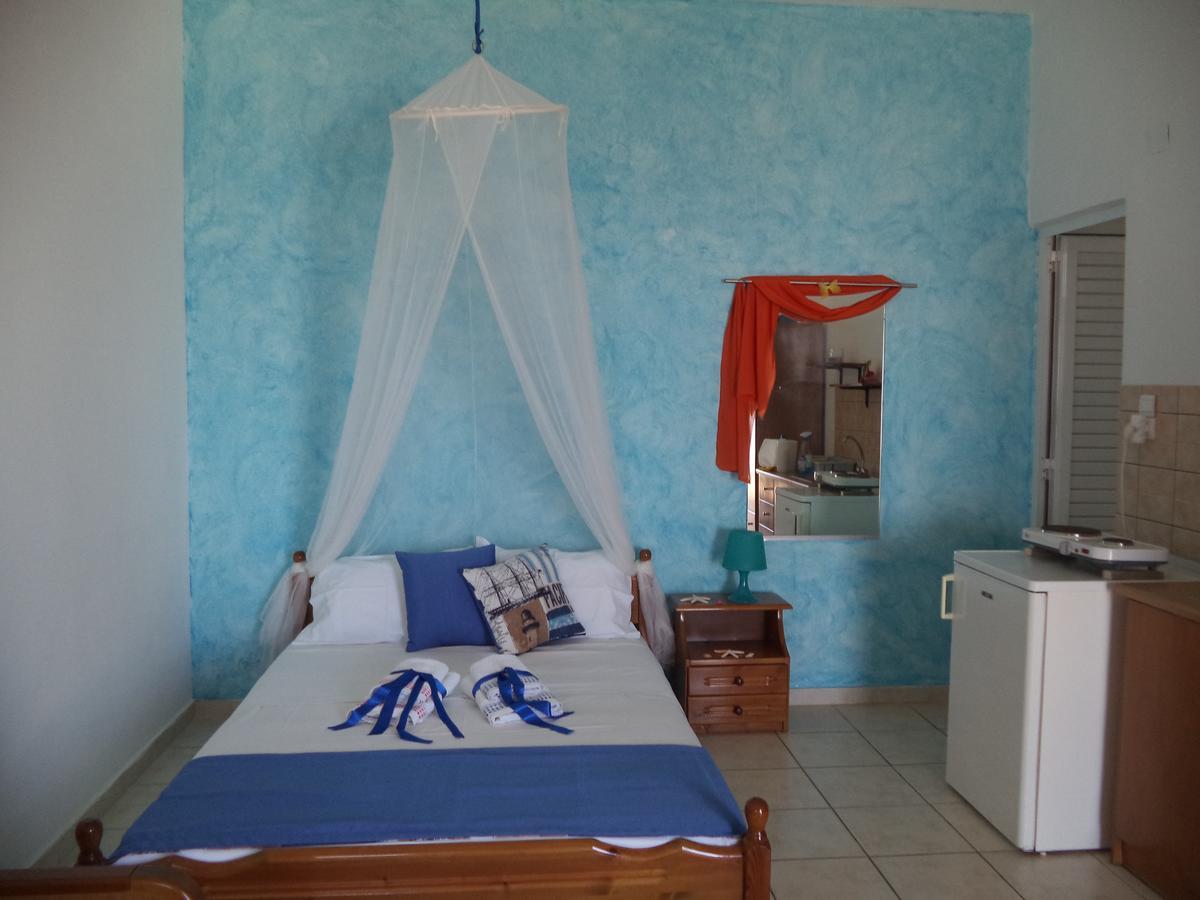 Avra Aparthotel Akhladheri