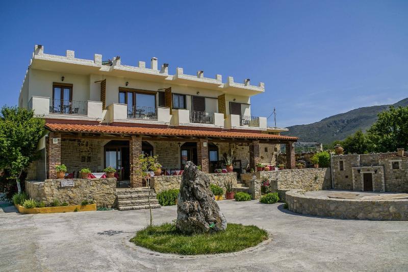 Aravanes Mountain & Eco Cuisine