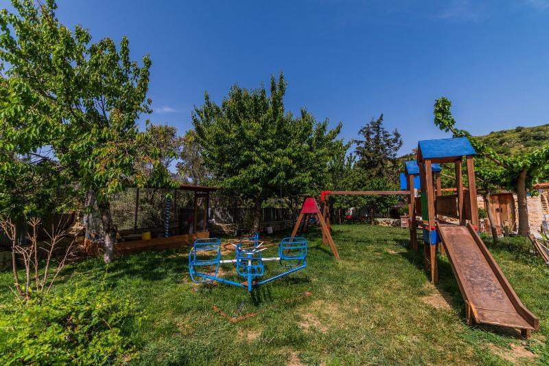 Aravanes Mountain & Eco Cuisine Hotel