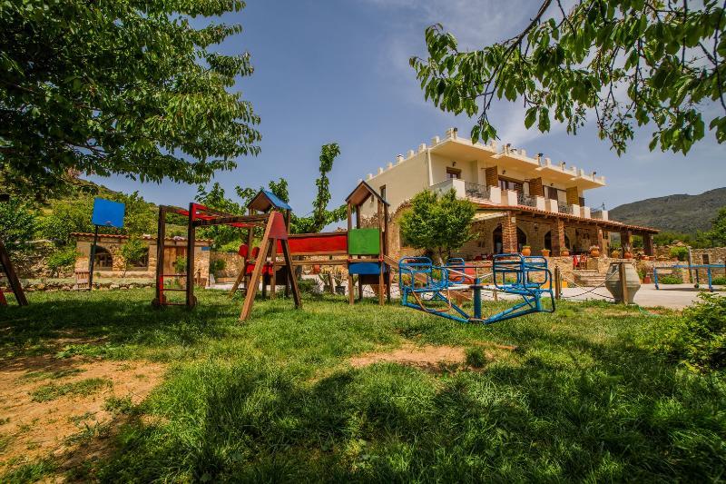 Aravanes Mountain & Eco Cuisine