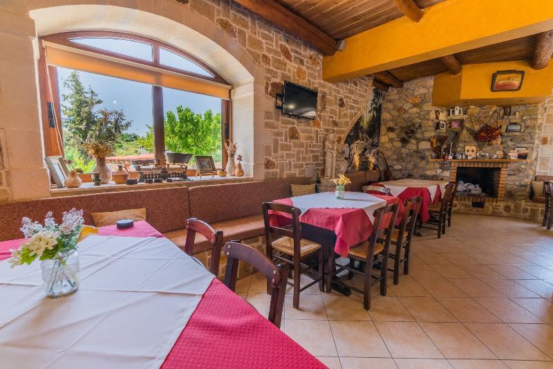 Aravanes Mountain & Eco Cuisine Hotel