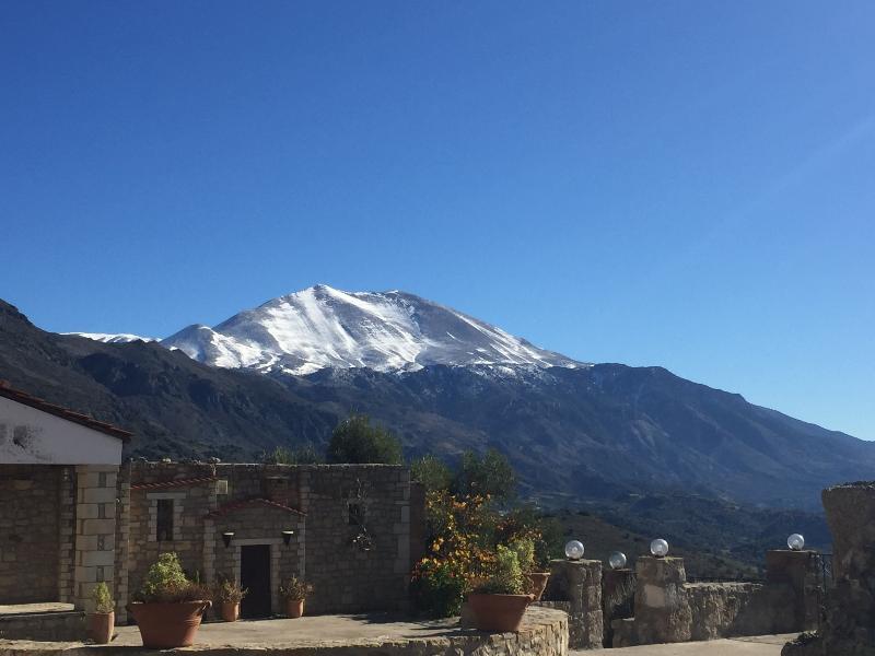 Aravanes Mountain & Eco Cuisine Hotel