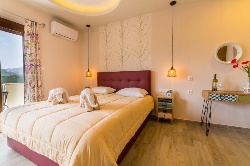 Aravanes Mountain & Eco Cuisine Hotel