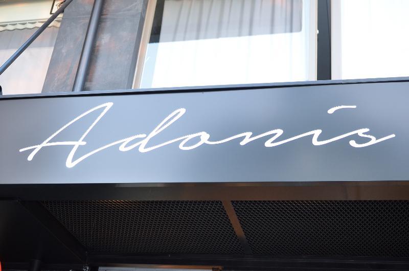 Hotel Adonis