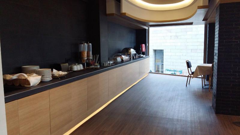 Adonis Hotel