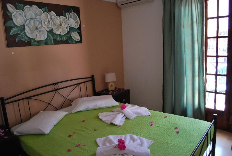 Koula Aparthotel 2*
