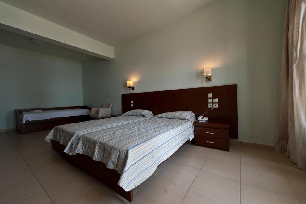 Skiathos Club & Hotel