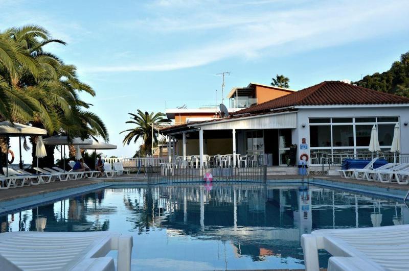 Hotel Chryssi Akti 3*