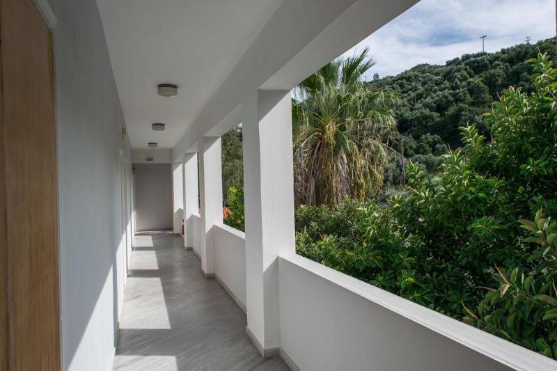 Hotel Chryssi Akti 3*