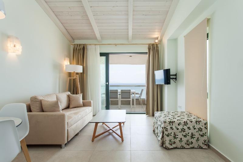 Elpiniki Luxury *