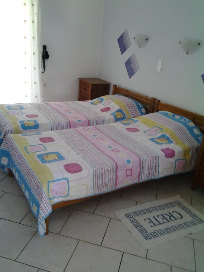 Robin's Nest Apartment Afrata