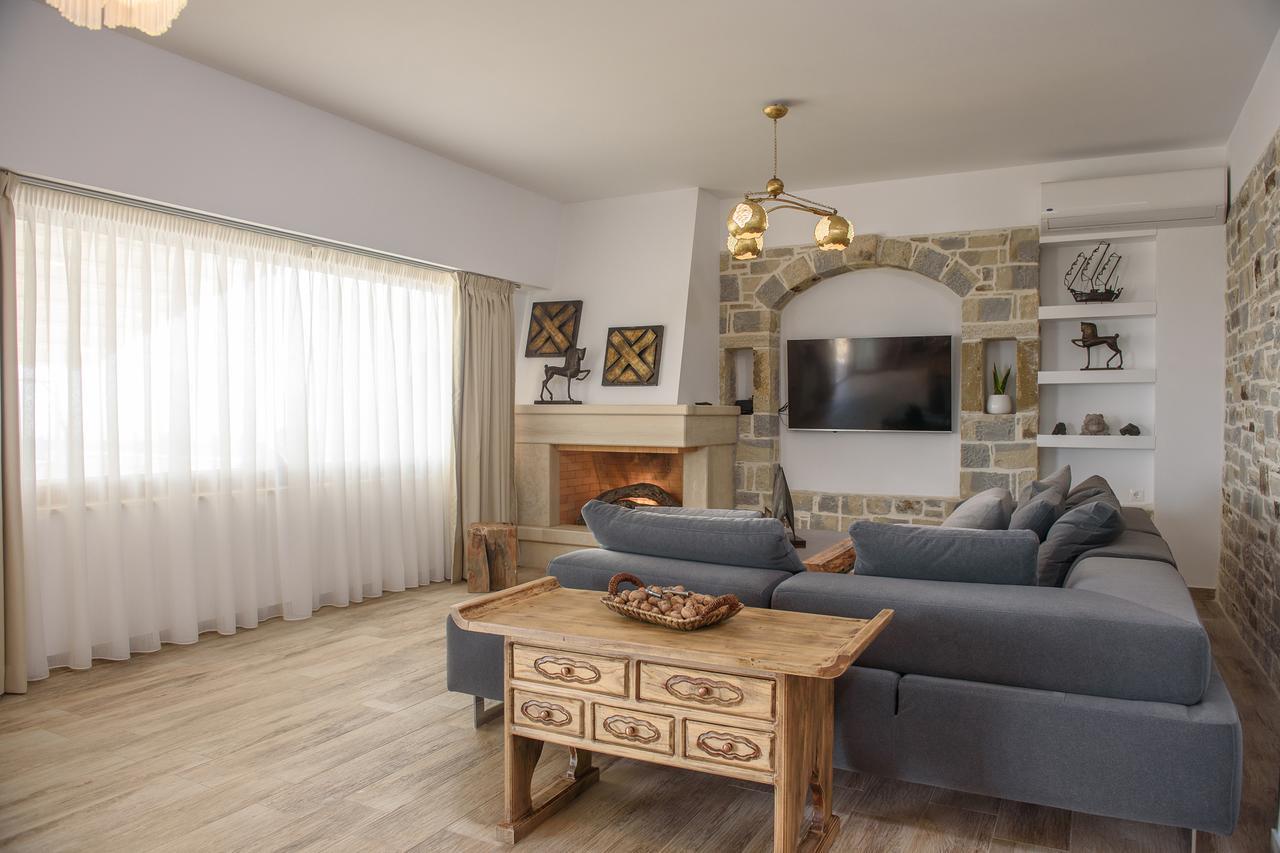 Villa Zeus & Dione Luxury *