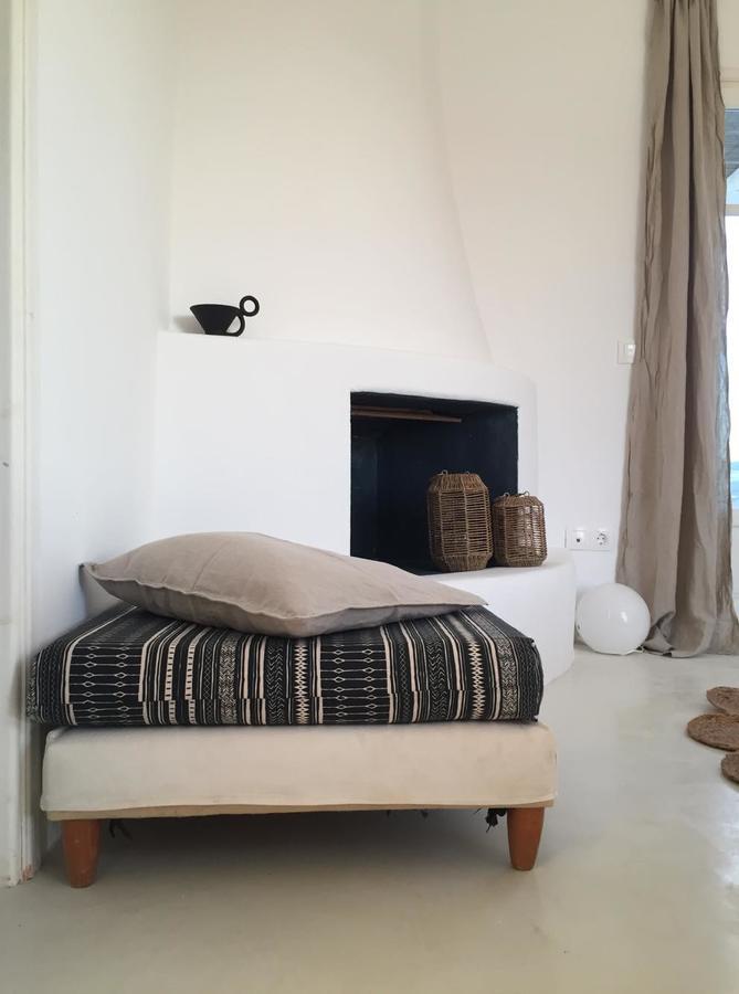 Island White Agios Georgios (Antiparos)