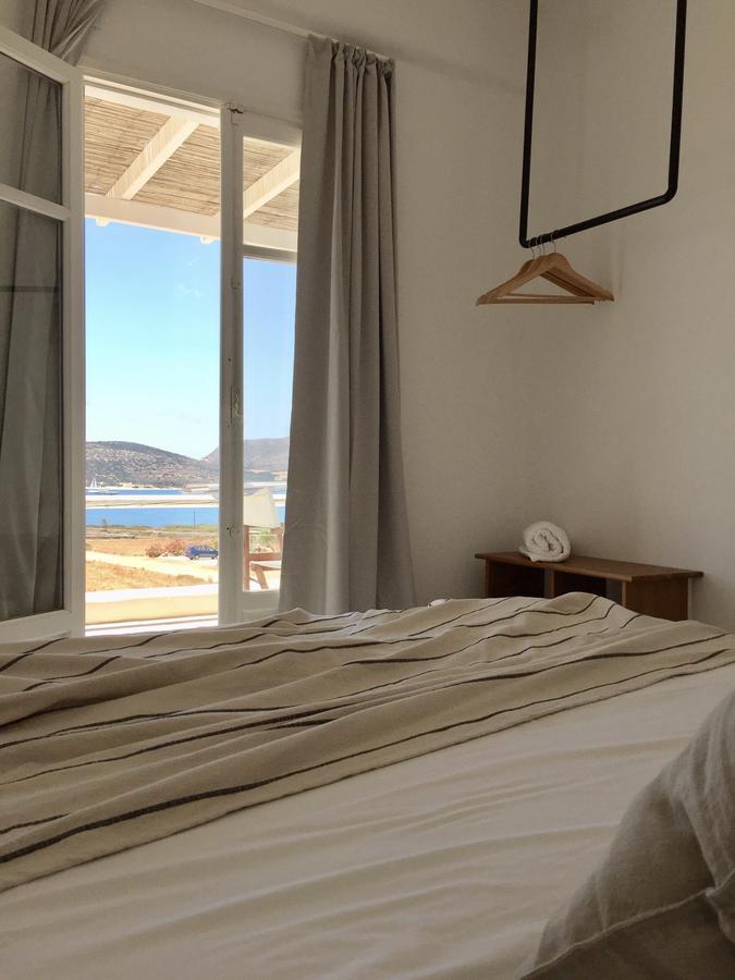 Island White * Agios Georgios (Antiparos)