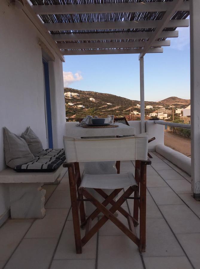 Island White Agios Georgios (Antiparos)