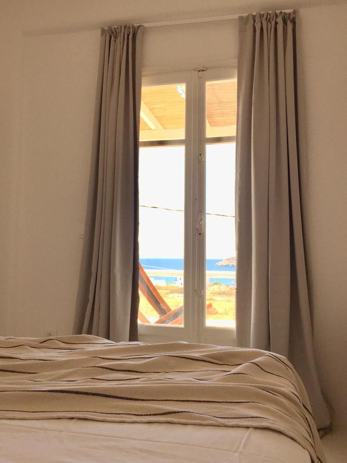 Island White * Agios Georgios (Antiparos)