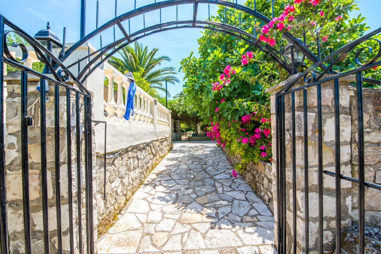 Villa Phoenica Antipaxos