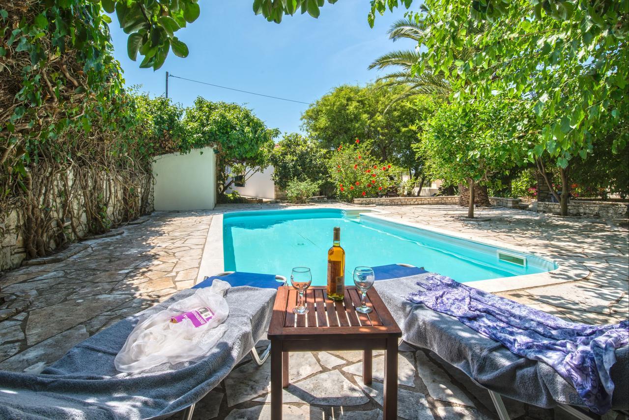 Phoenica * Antipaxos