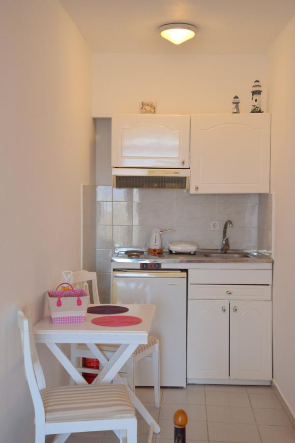 Garyfallos Apartment *