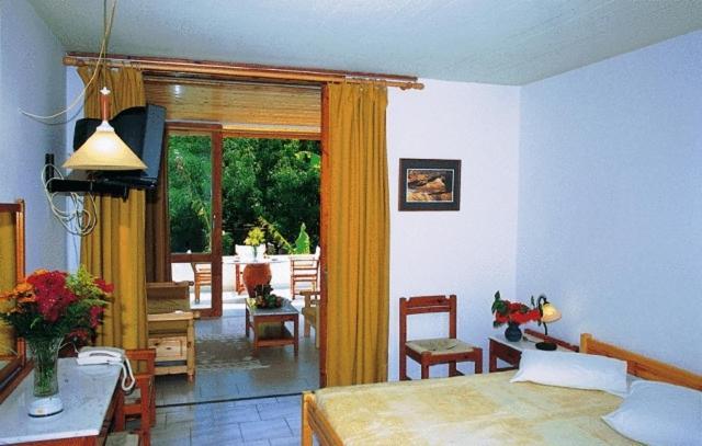 Hotel Chronis & 2*