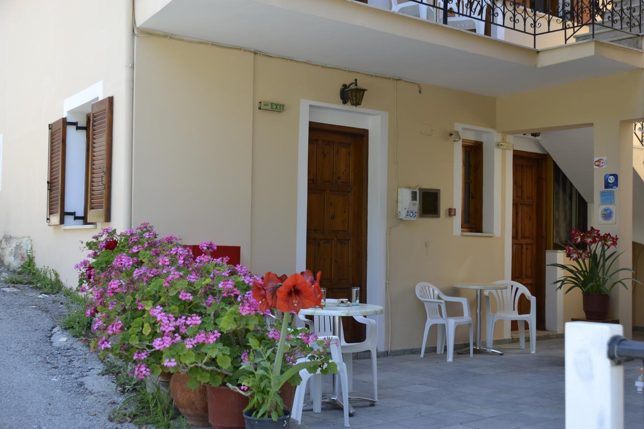 Geroulis Stefanos Studios * Vasiliki (Lefkada)