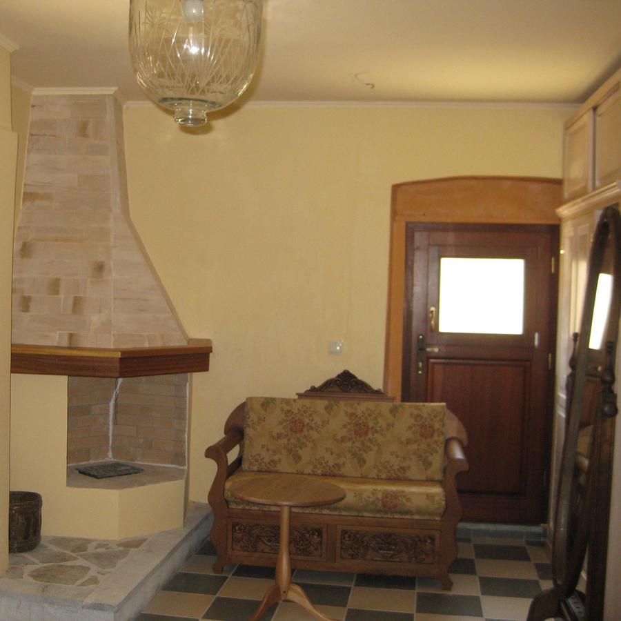 Traditional Ianthe Hotel Vessa
