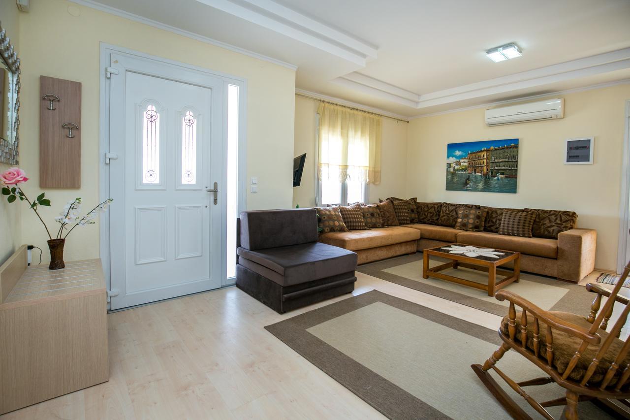 Elpis 1 Apartment