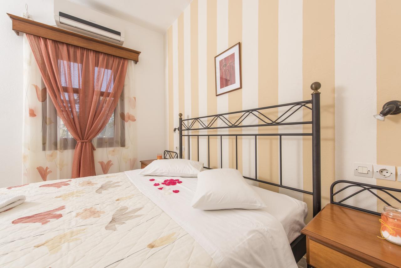 Voula Aparthotel 4*