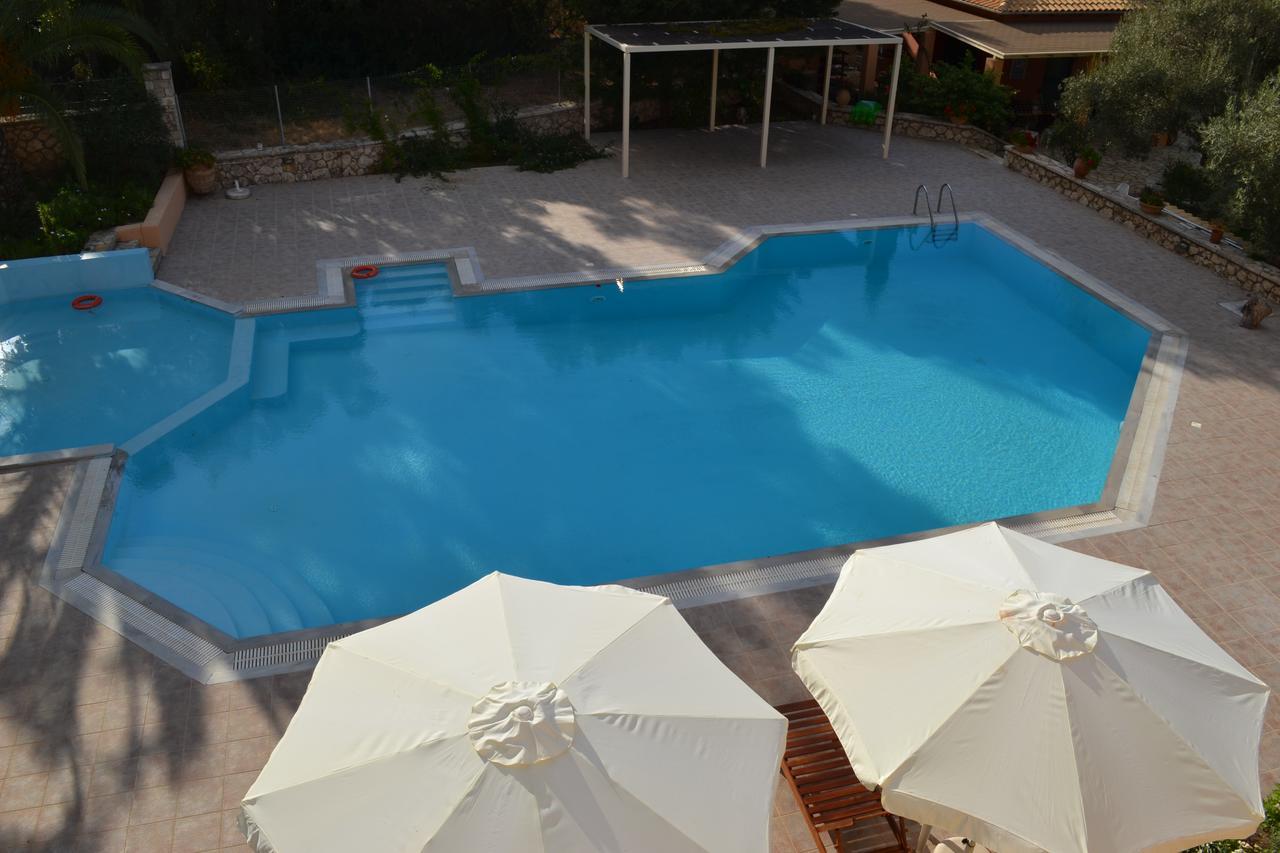 Aparthotel Irini *
