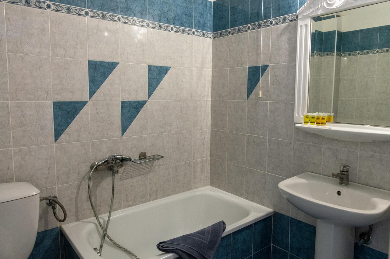 Themis Apartment *