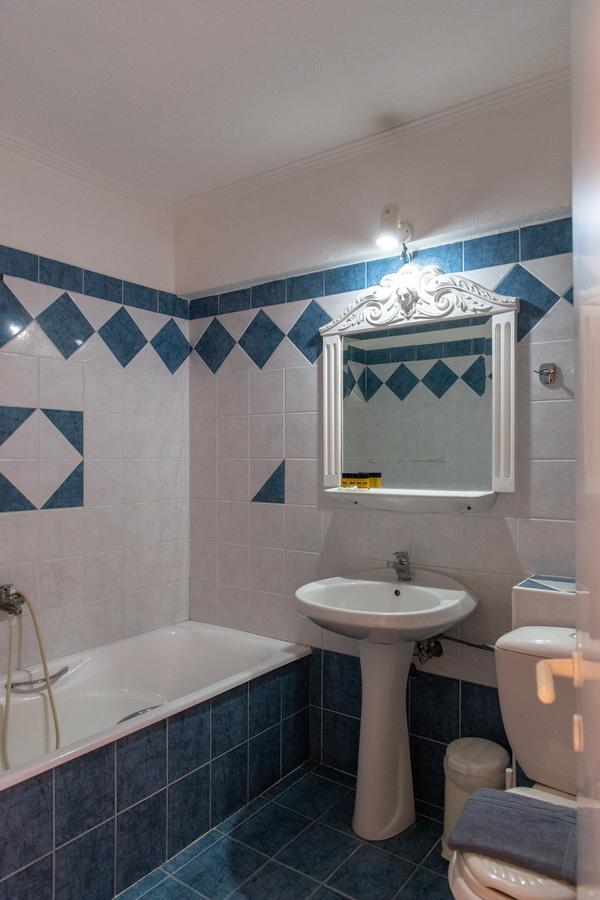 Themis Apartment *