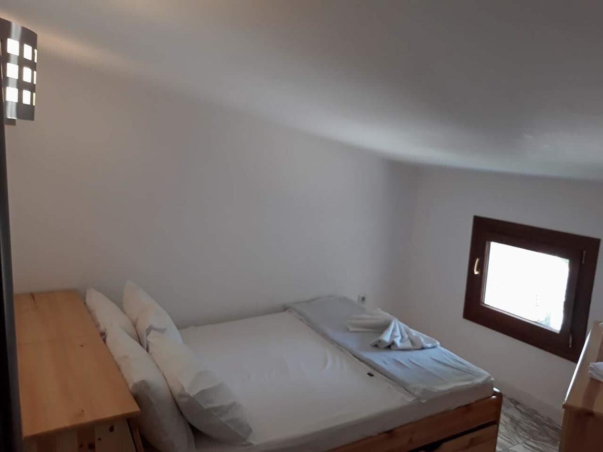 Kinira Beach Hotel Hotel