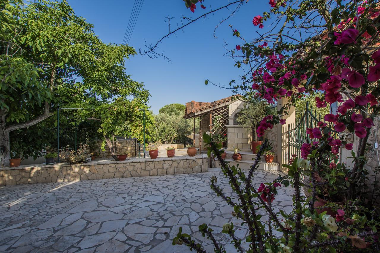 Porto Giardino Apartment Kypseli